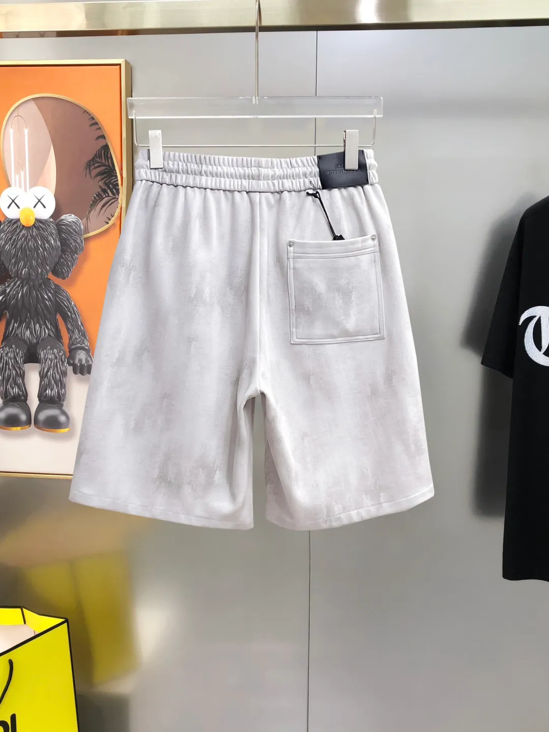 Balenciaga's three-standard complete 2026 summer New Arrival men's casual shorts, advanced custom-made Breathable fabric, Breathable fabric, extremely stretchy and comfortable, impeccable details, top-grade accessories, original logo design concept, delicate and soft feel! The upper body fit is awesome! Size: M-XXXL Please state your height and weight when ordering